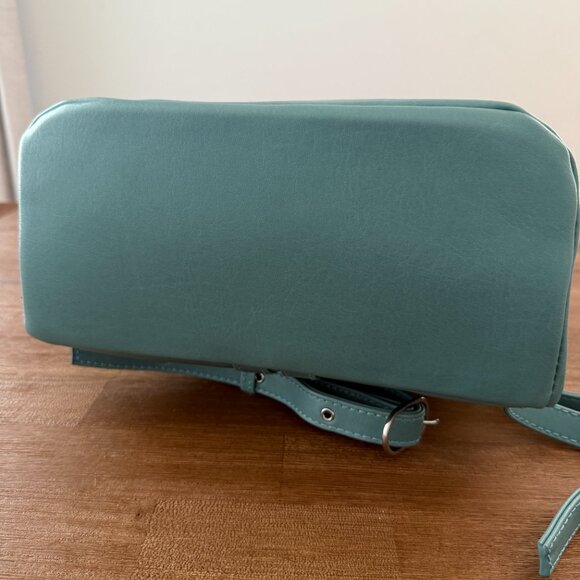 Matt & Nat Aries Backpack Oasis with adjustable straps, like new - Picture 6 of 16